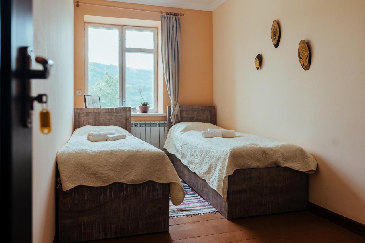 Chamich Guesthouse Debed Buitenkant foto