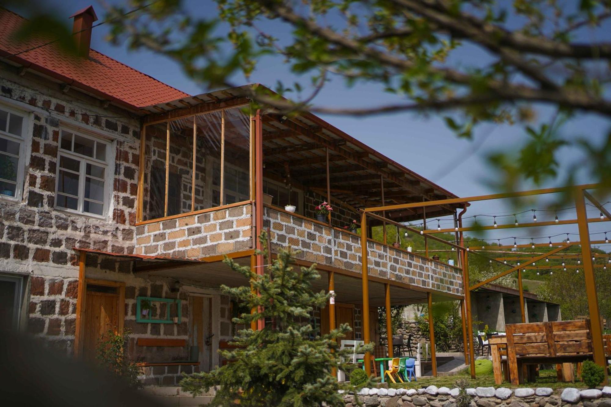 Chamich Guesthouse Debed Buitenkant foto