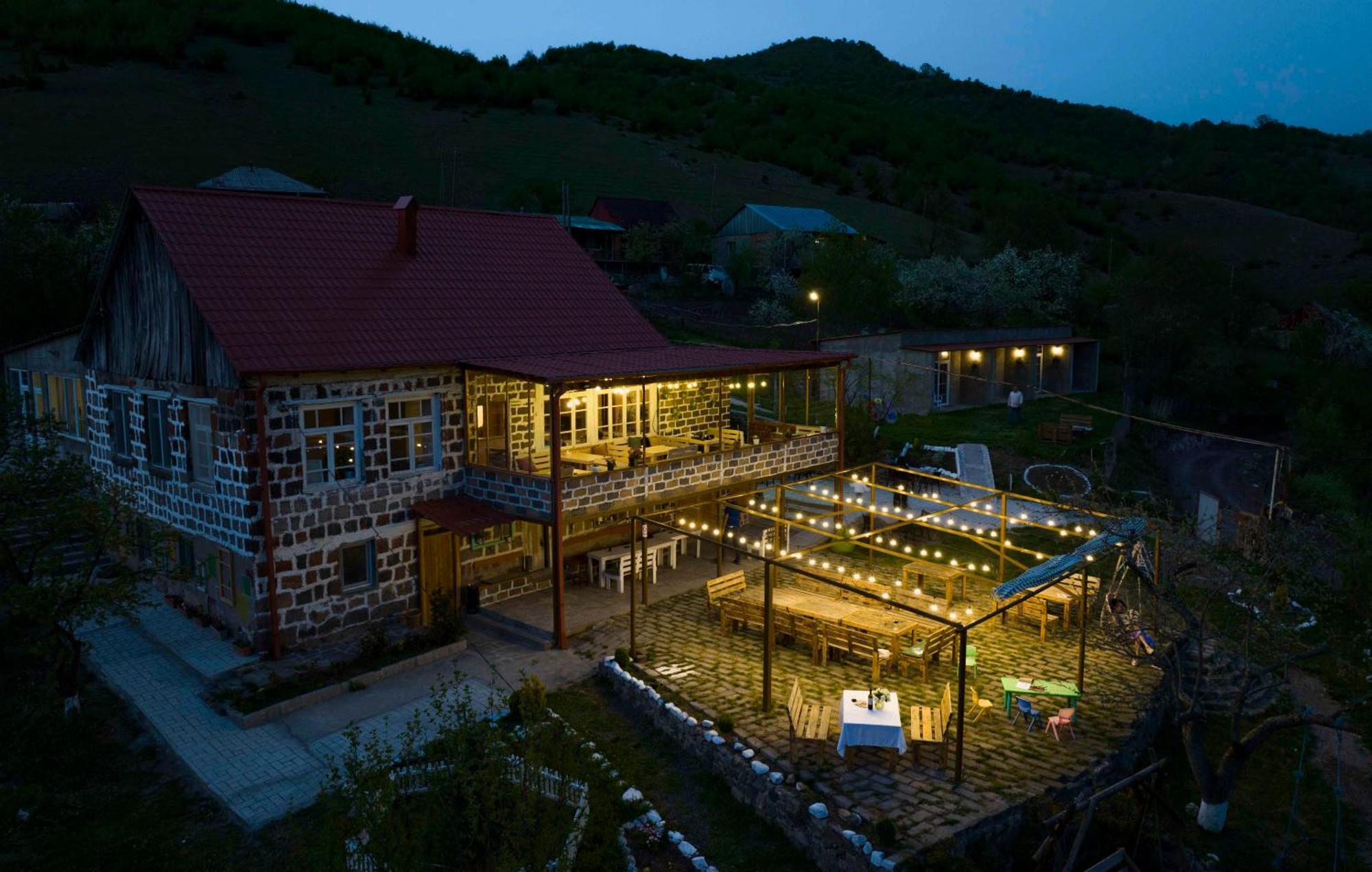 Chamich Guesthouse Debed Buitenkant foto