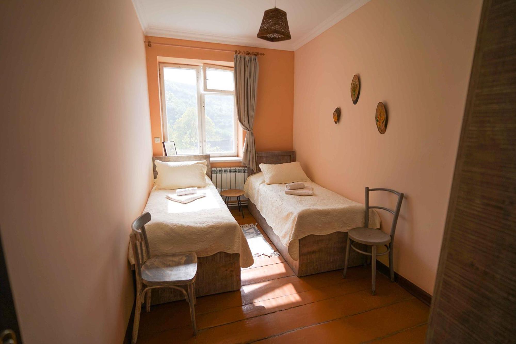 Chamich Guesthouse Debed Buitenkant foto